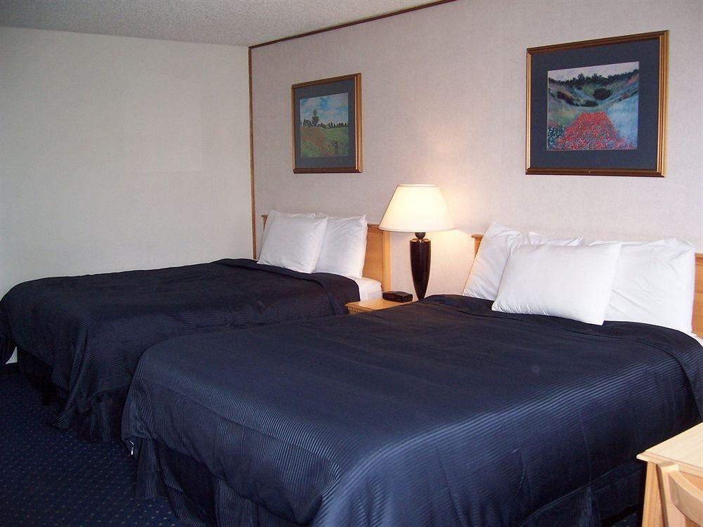 Econo Lodge Inn & Suites Central Medford Exterior photo