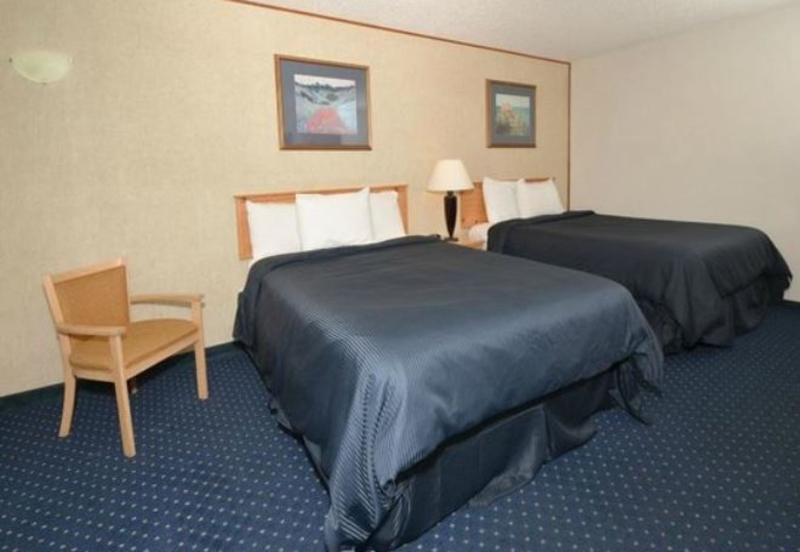 Econo Lodge Inn & Suites Central Medford Exterior photo